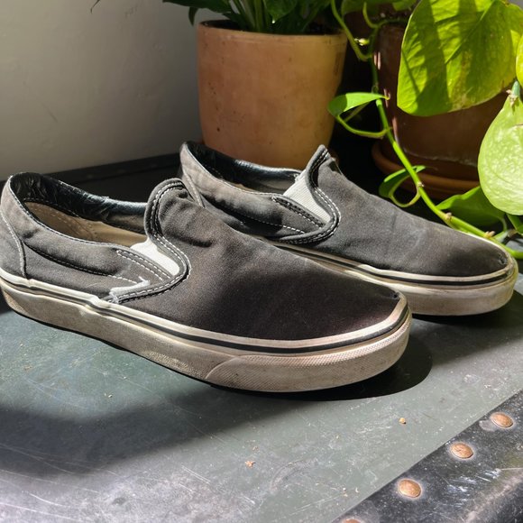 Vans Classic Slip-On - Black/White - Women’s 7.5 - Picture 2 of 7